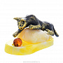 Статуэтка с янтарем "Кот на подушке с шариком" (белый), фотография 2. Интернет-магазин ЛАВКА ПОДАРКОВ