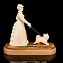 Скульптура из кости "Дама с собачкой", фотография 2. Интернет-магазин ЛАВКА ПОДАРКОВ