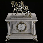 26151/бел-СЕРЕБ Нат камень СЕЙФ с часами "Лошади"Белый Мрамор, Бронза, СЕРЕБРЕНИЕ 52*43*33см