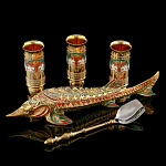 0021687 Златоуст Икорница "Осетр"с тремя стопками Эмаль, позолота, в П/У