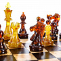 Шахматы из карельской березы с янтарными фигурами 25х25 см, фотография 9. Интернет-магазин ЛАВКА ПОДАРКОВ