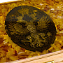 Шкатулка деревянная с инкрустацией из янтаря "Герб РФ", фотография 3. Интернет-магазин ЛАВКА ПОДАРКОВ