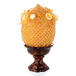 0059874-НП /7*13см Изделия из янтаря ЯЙЦО пасхальное оплетенное "КОРЗИНКА С ЦВЕТАМИ" на подставке 