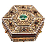 Шкатулка шестиугольная из бересты с янтарем и малахитом