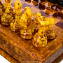 Шахматный ларец из березового капа с янтарными фигурами 42х42 см, фотография 3. Интернет-магазин ЛАВКА ПОДАРКОВ