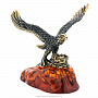 Статуэтка с янтарем "Сокол на скале", фотография 4. Интернет-магазин ЛАВКА ПОДАРКОВ