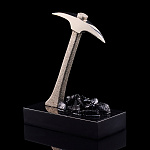 Металлическая статуэтка "Кирка с углем"