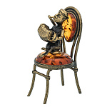 0045777/855.1 Сувенир Кот с гармошкой на стуле Сувенир (коньячный)