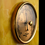 Настольная метеостанция-карандашница из янтаря, фотография 4. Интернет-магазин ЛАВКА ПОДАРКОВ