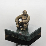 0019209-Б/К Бронза Статуэтка "ОБЕЗЬЯНА" 2,5*3,5см