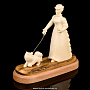 Скульптура из кости "Дама с собачкой", фотография 3. Интернет-магазин ЛАВКА ПОДАРКОВ
