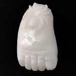 0058943 ПОДВЕСКА "СТОПА БУДДЫ" 35*20мм Нефрит белый