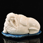  Изделия из кости Скульптура "Морж" Клык моржа, Агат, А935