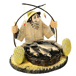 24002 Резьба по дереву Скульптура "Рыбак" (корзина с уловом)