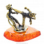 Статуэтка с янтарем "Каратисты" (коньячный), фотография 3. Интернет-магазин ЛАВКА ПОДАРКОВ