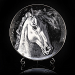 Тарелка декоративная "Черный мустанг". Форма Восточная. ИФЗ