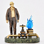 Бронзовая статуэтка «Работник нефтегазовой промышленности» , фотография 1. Интернет-магазин ЛАВКА ПОДАРКОВ