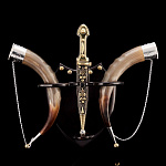 24092/АД Оружие сувенирное КИНЖАЛ + 2 рога, настенная композиция