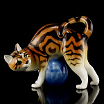 0066302/82.98336.00.1 ЛФЗ СКУЛЬПТУРА Кошка с клубком"Мраморный" ТН1