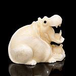 Скульптура из клыка моржа "Мамаша бегемота"