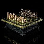 0016149/ФР Нат.камень Шахматы "Римские"на подставках, Бронза, Змеевик в П/У(3334)