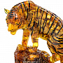 Скульптура из янтаря "Тигр на скале", фотография 4. Интернет-магазин ЛАВКА ПОДАРКОВ