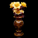 Янтарный букет "Розы с бутонами в вазе"