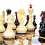 Шахматы с инкрустацией и фигурами из янтаря "Арабески-Марин" 56х56 см, фотография 7. Интернет-магазин ЛАВКА ПОДАРКОВ
