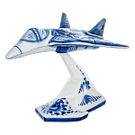 201246-СУ-57 Гжель СКУЛЬПТУРА "Самолет "СУ-57" на подставке, авт.Ларин 