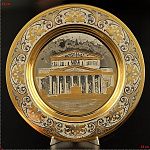 0020930 Златоуст ТАРЕЛКА"Большой театр"14см, на подставке, латунь, золото, дерево.,в П/У739/2