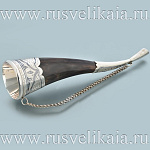 02038 Рог д/вина серебро с чеканкой дл 20см