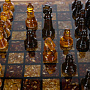 Шахматный ларец с инкрустацией и фигурами из янтаря 28х28 см, фотография 5. Интернет-магазин ЛАВКА ПОДАРКОВ
