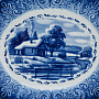 Тарелка сувенирная настенная "Зима в деревне". Гжель, фотография 2. Интернет-магазин ЛАВКА ПОДАРКОВ