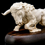 Скульптура из бивня мамонта "Свирепый бык", фотография 6. Интернет-магазин ЛАВКА ПОДАРКОВ
