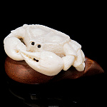Скульптура из клыка моржа "Краб"