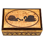0059244 Нат.дерево Шкатулка "ЛЕБЕДИ", Карельская береза, корень ореха, кр дер