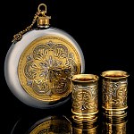 26284  НАБОР "ПОДАРОЧНЫЙ": Фляга + 2 рюмки в П/У