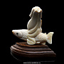 Скульптура из кости "Пеликен на рыбе", фотография 2. Интернет-магазин ЛАВКА ПОДАРКОВ