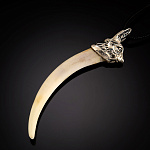 0059549 АМУЛЕТ НА ГАЙТАНЕ, клык кабарги 7-8см, благородный металл