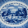 Тарелка сувенирная настенная "Зима в деревне". Гжель, фотография 2. Интернет-магазин ЛАВКА ПОДАРКОВ