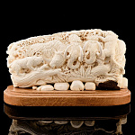 Скульптура (экран) из бивня мамонта "Охота"