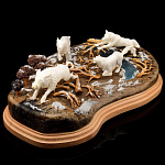 0048303 Рог лося Композиция "Охота на кабана" рог лося , цевка мамонта