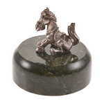 26128 Серебро 925*  Статуэтка "ЛОШАДКА" на подставке Змеевик  36,76