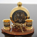 0017455/894 Златоуст ФЛЯГА "ТИГР" + 2 СТОПКИ НА ПОДСТАВКЕ, агат, позолота,  в П/У (602)