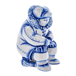 09228 Гжель Скульптура "Рыбак(Зимняя рыбалка)" 13*8см Авт.Черновы Л.и В 