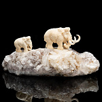 /кварц  Изделия из кости Скульптура "ДВА МАМОНТА НА КВАРЦЕ" Бивень мамонта, Кварц В465