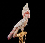 Скульптура с хрустальными стразами "Попугай на стволе дерева"