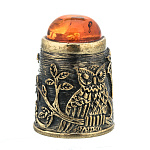 0047164/1472 Сувенир Наперсток Сова в лесу кабошоном Сувенир (коньячный)