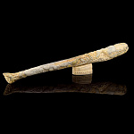  Пенис моржа 51 см, резьба "ЧУКОТСКАЯ БУЛАВА" на подставке, Авторская работа