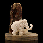 Скульптура из бивня мамонта "Мамонт у скалы"